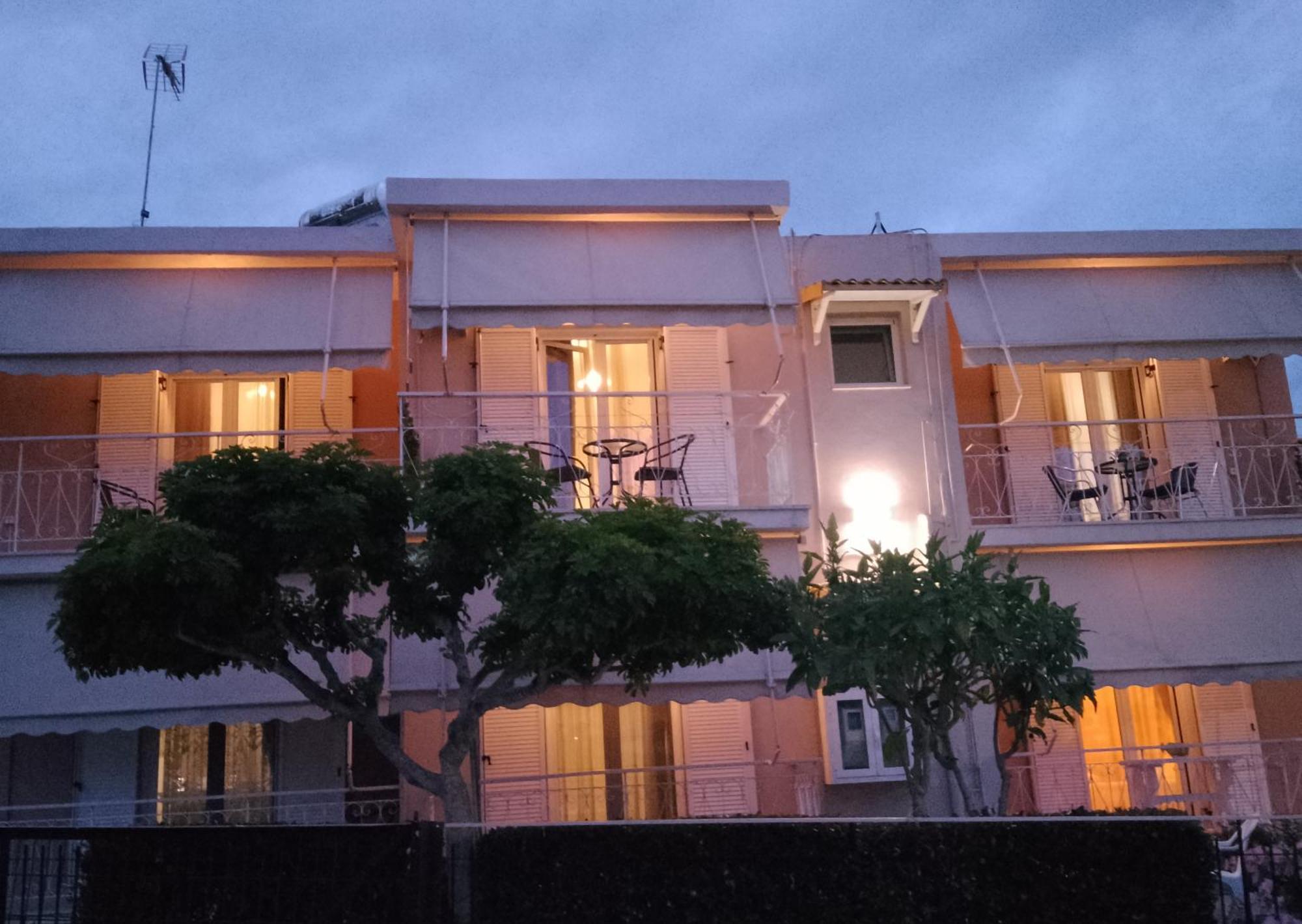 Vicky'S Guesthouse Kavos Exterior photo
